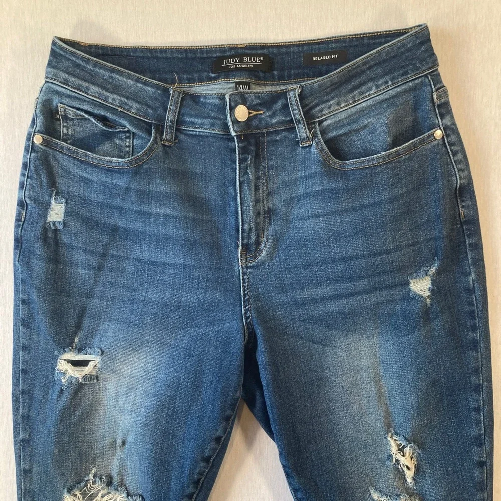 Judy Blue 14W Relaxed Fit Distressed Skinny Jeans Medium Wash Raw Hem 25